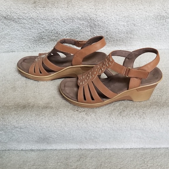 natural soul wedge sandals